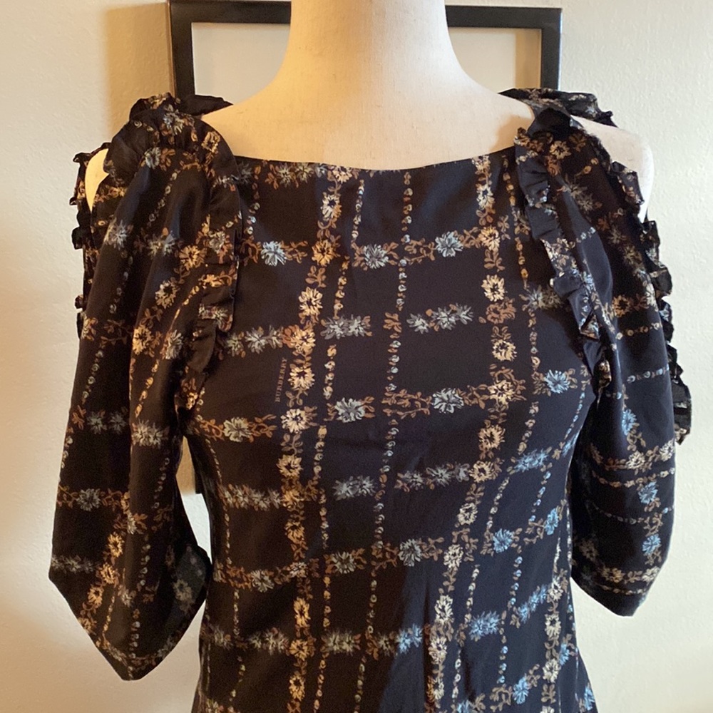 Dress - Picture 2 of 10